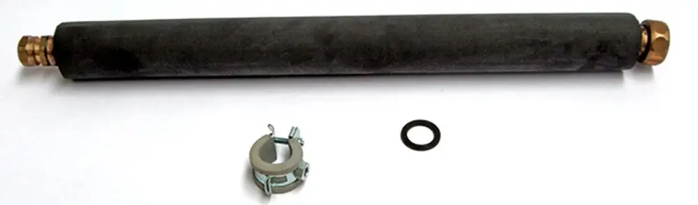 Daikin PU-Anschluss, langes schwarzes Rohr mit Metallanschlüssen an beiden Enden, ergänzt durch eine Feder und einen O-Ring.